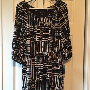 NWT-Black/White 3/4 sleeve dress